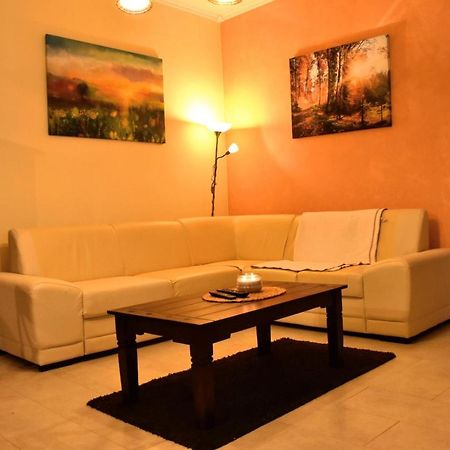 Appartamento Old Town Bratislava 1Bdr Private Parking Esterno foto