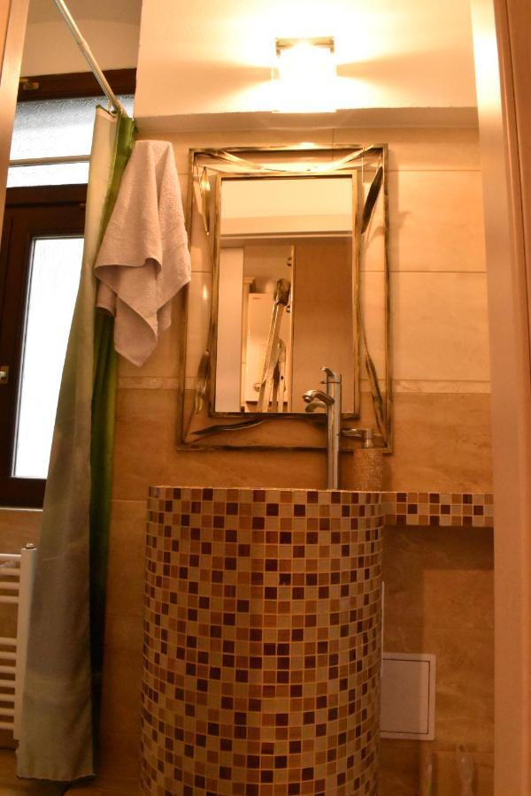 Appartamento Old Town Bratislava 1Bdr Private Parking Esterno foto