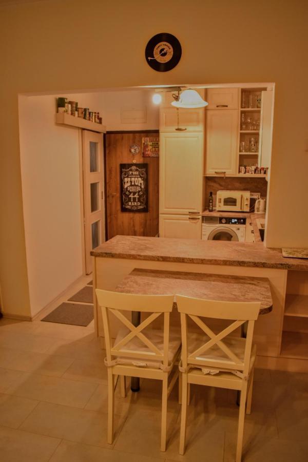 Appartamento Old Town Bratislava 1Bdr Private Parking Esterno foto